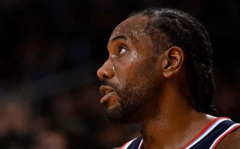 斯特魯斯無球犯規&但JJJ兩罰不中 然后斯特魯斯搶到板&兩罰全中