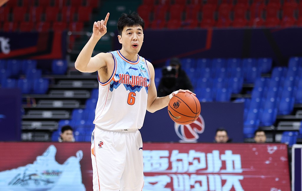 新疆男篮球员曾令旭更博送新年祝福