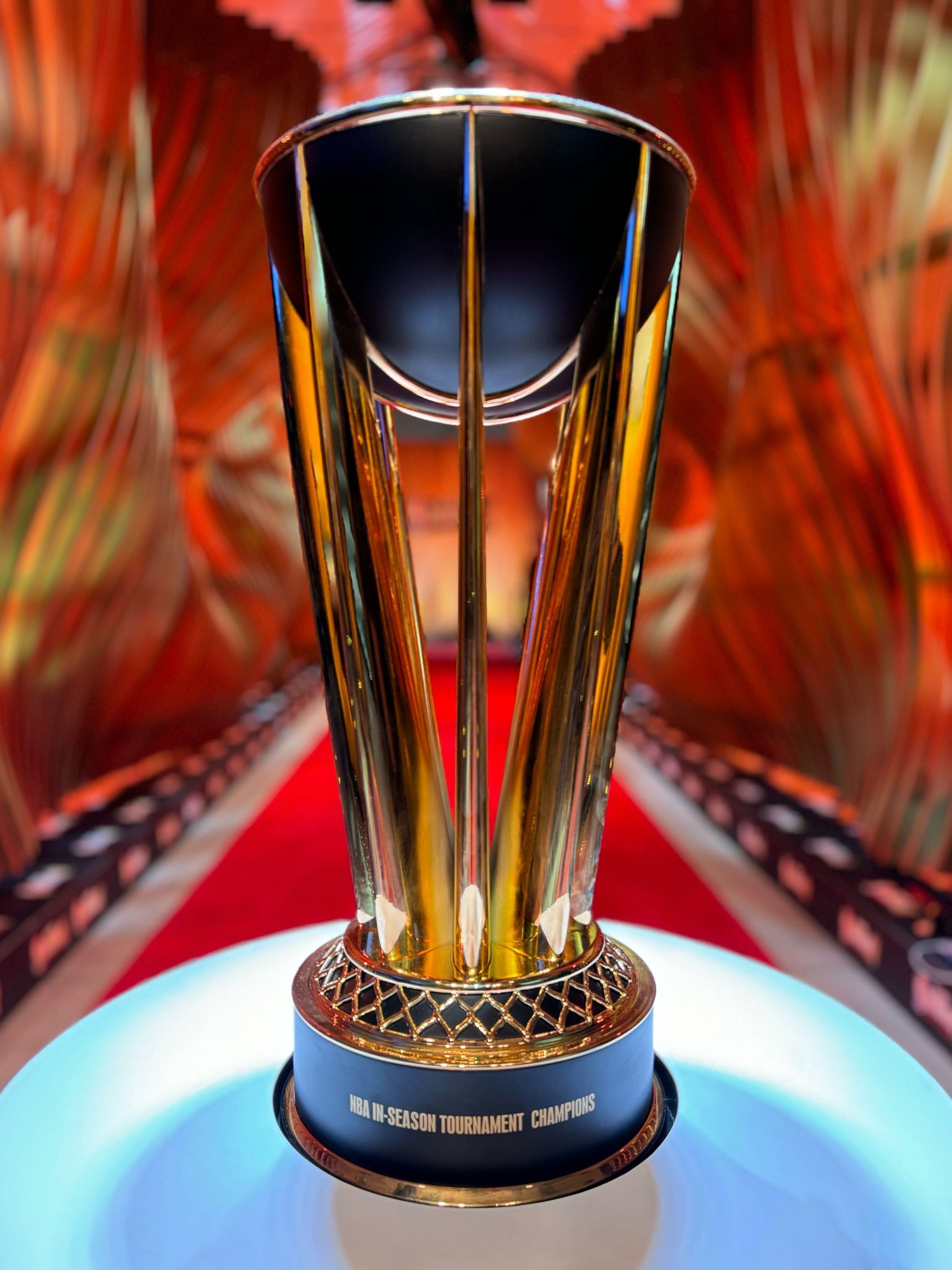 nba官推晒照谁将赢得历史首座nba杯?虎扑2023
