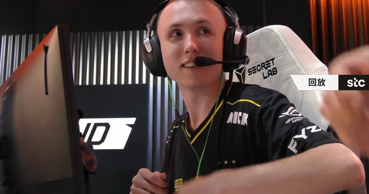 EWC：LVG双人摸烟送给ropz双杀，Vitality轻松拿下长枪局