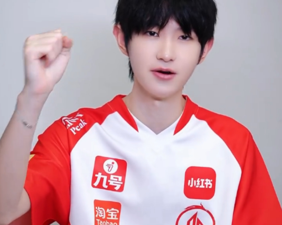 AG发布Vlog：梦幻联动，猜猜一诺、小孩、Chovy等谁是当代毕加索？