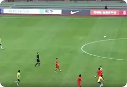 U19杨铭锐与对手发生冲突，门将依合散为队友出头