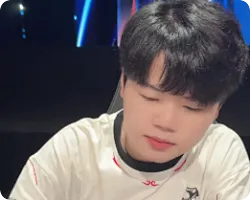 小麦直播间标题：最菜射手，不拖队友后退